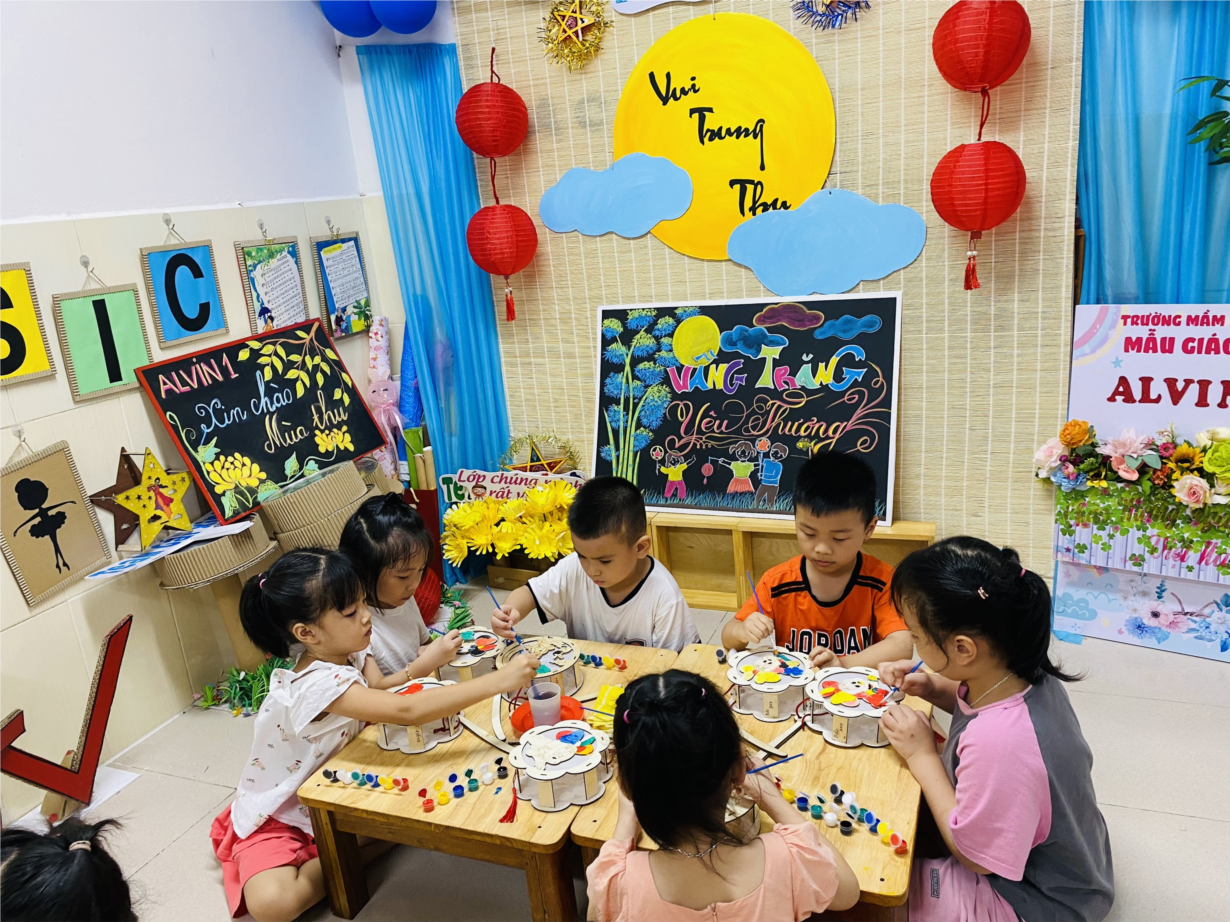 Alvin1 với hoạt động trong tuần Hôi  Tổng kết Trung thu trong mắt em  Bé trang trí đèn lồng